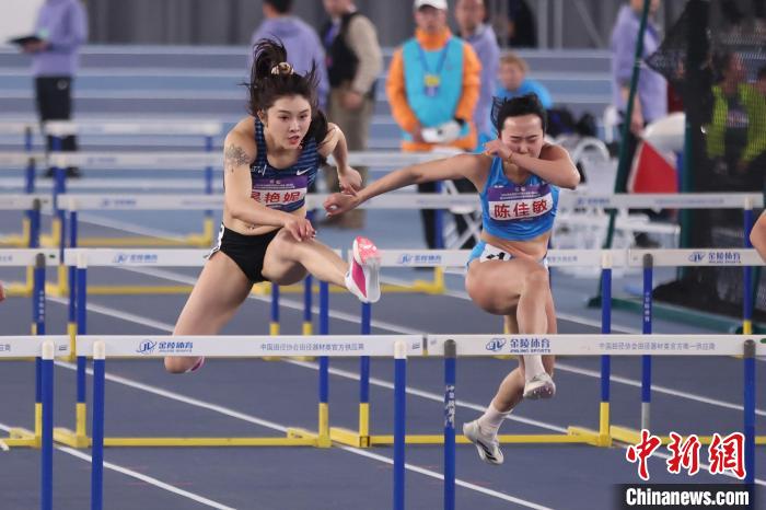 南京赛场再现“栏王”对决：刘俊茜与吴艳妮分