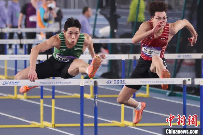 南京赛场再现“栏王”对决：刘俊茜与吴艳妮分