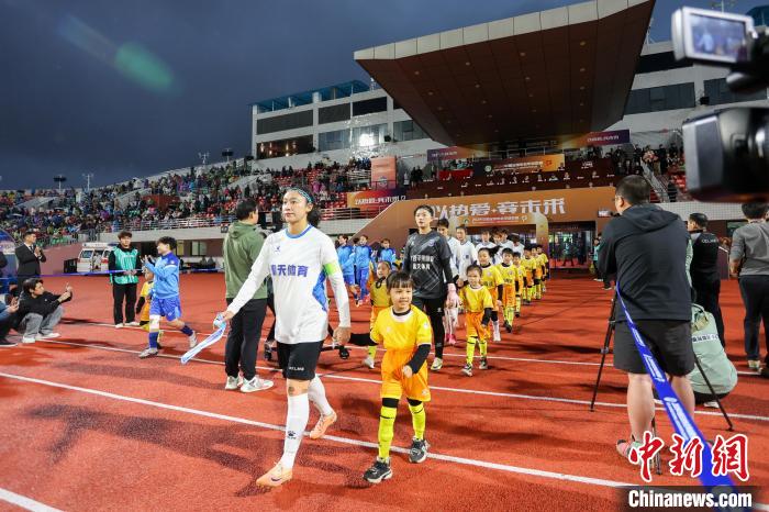 广西平果呗侬女足在百色举行的中越国际女子邀
