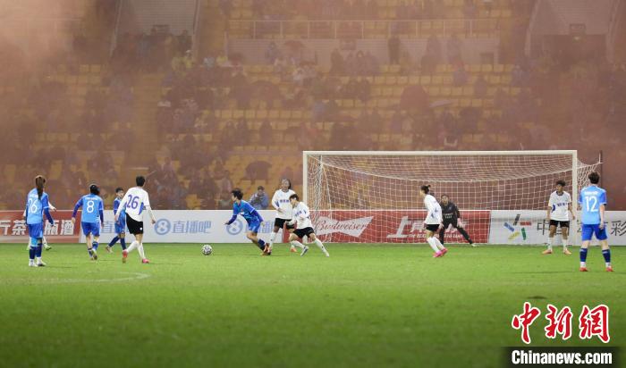 广西平果呗侬女足在百色举行的中越国际女子邀