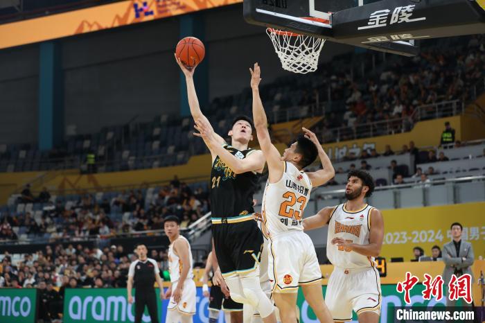 新援韦瑟斯庞在广厦主场砍下22分5篮板，带队击