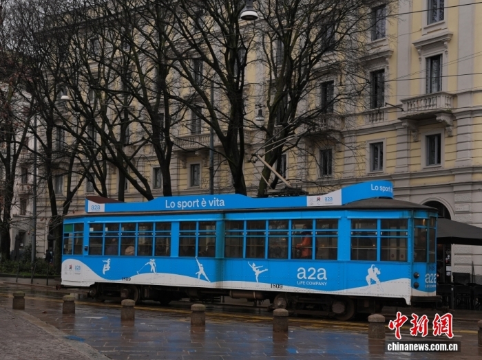 米兰进入“冬奥时间”，街头倒计时装置点亮城