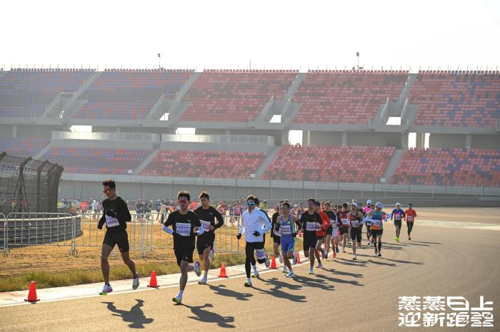 走过十二年的蒸蒸日上迎新跑:在专业认证与城